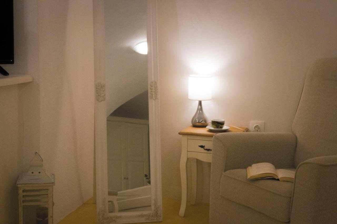 Linos Suites Emporio  Екстер'єр фото